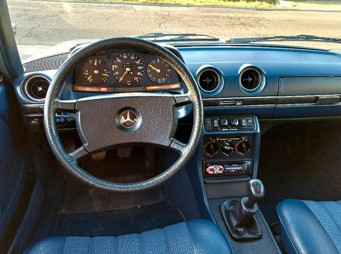 Mercedes-Benz 200 W123 1981, photo 6