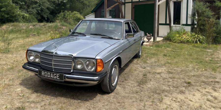 1981 Mercedes 200 W123 restored by the Rodage workshop near Lille