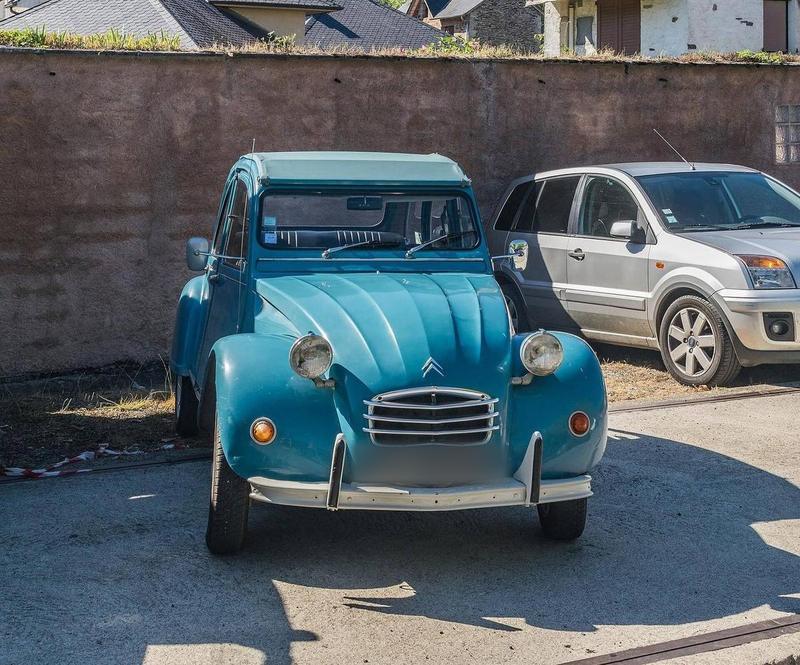 Citroen 2CV6 entretenue a l'atelier Rodage a Roubaix